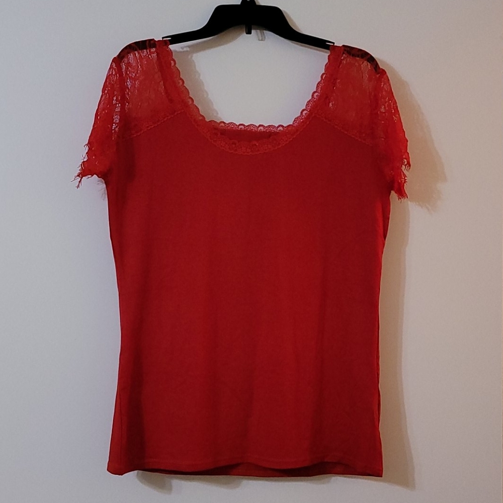 Red shirt w lace detail and scalloped short sleeve